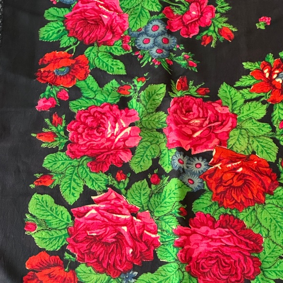 Vintage Pavlovo Posad Wool Shawl with Wool Fringe - Bright Floral Design - Picture 12 of 12